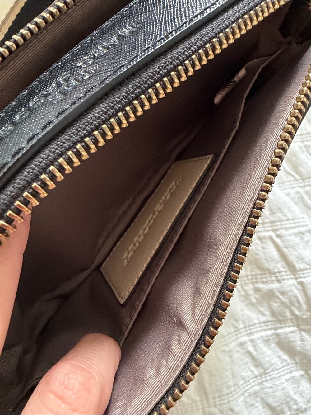 Marc Jacobs White Saffiano Snapshot Crossbody with Gold Hardware - Picture 6 of 6